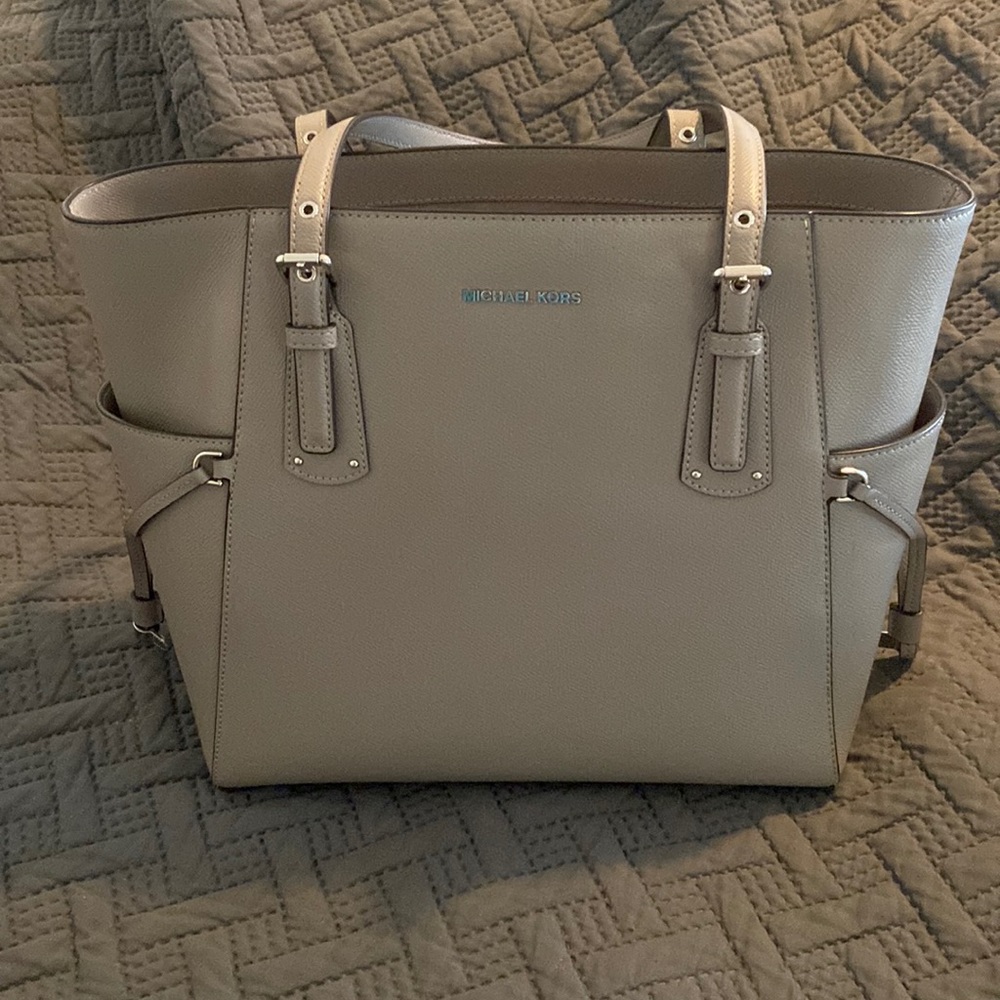 Michael Kors Voyager Tote